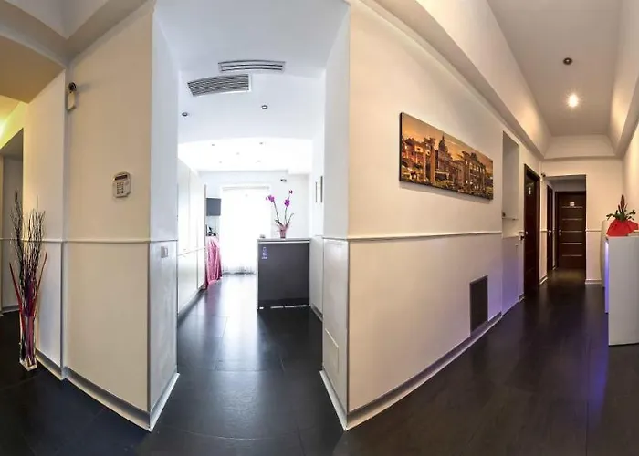 ゲストハウス インペリアル スイート 4*